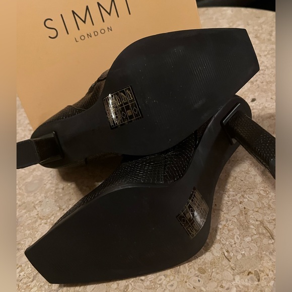 NWT SIMMI LONDON US 10 BLACK SNAKE EMBOSSED BOOT w 4.4.75- 5” SQUARE STILETTO - Picture 9 of 9